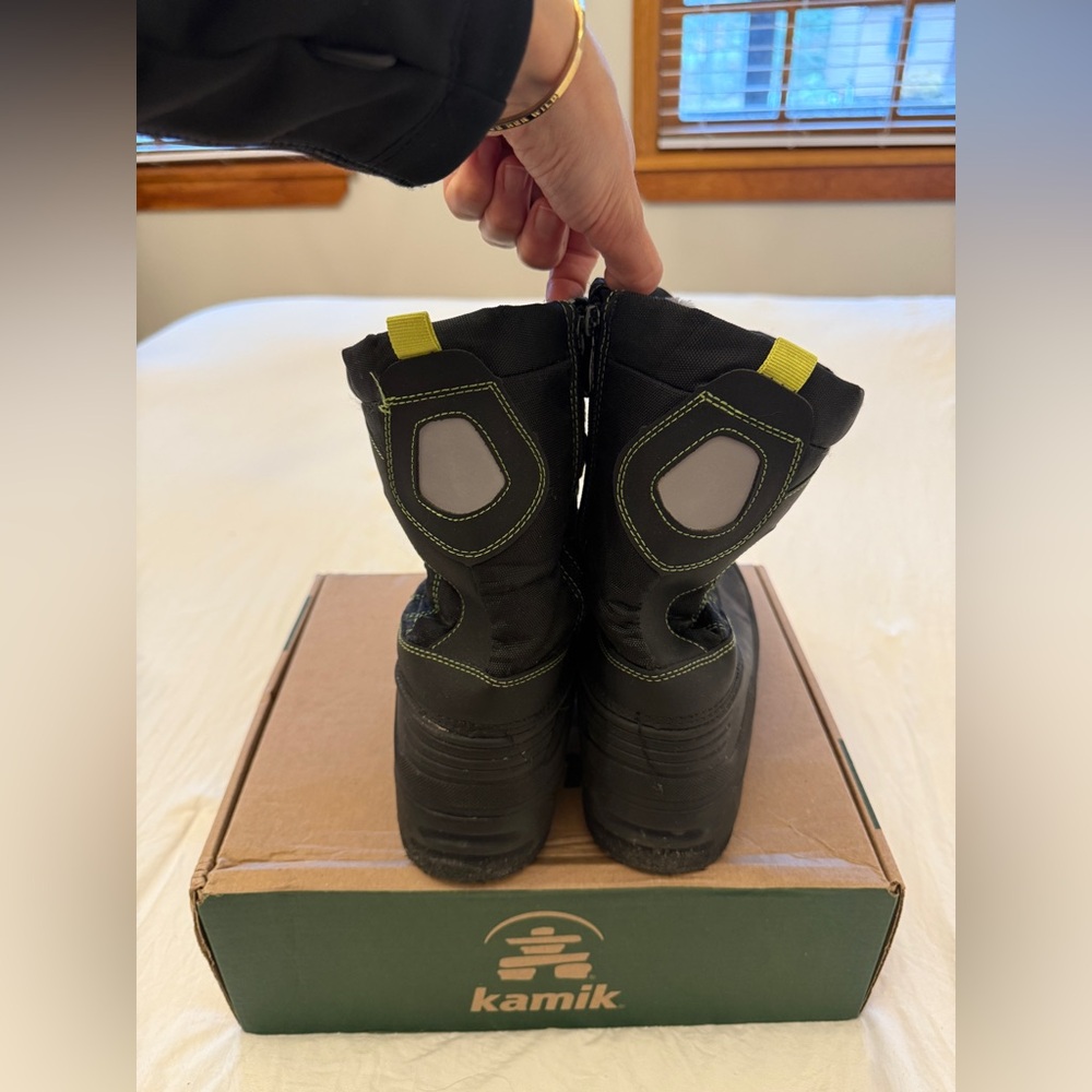 Black Boots with Green Laces - Picture 6 of 6
